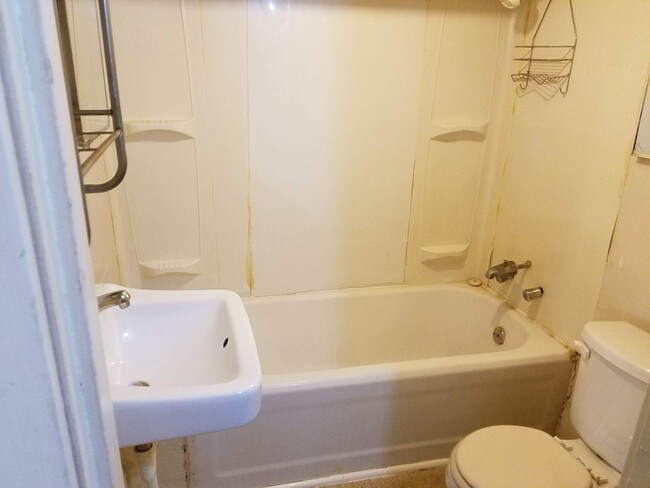 Bathroom - 1001 Clark St