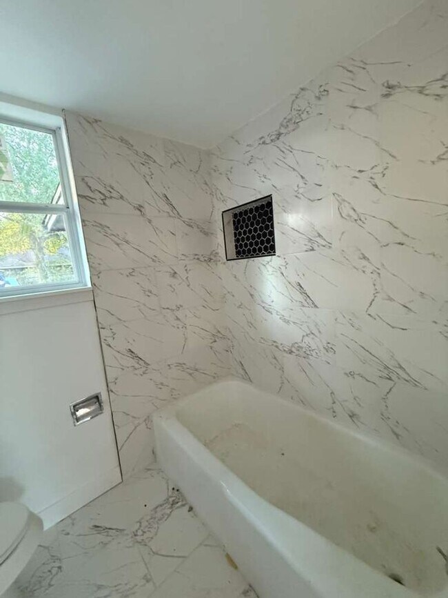 Foto del edificio - BEAUTIFUL HOME IN HOUSTON. MOVE IN READY!.