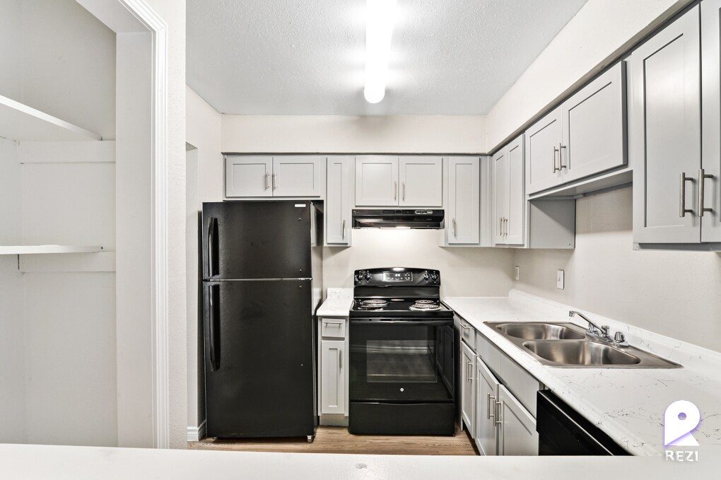 Primary Photo - 11810 Algonquin Dr