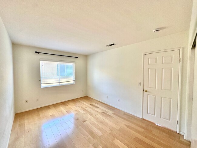Foto del edificio - 2 bedroom Scripps Ranch Gem with Attached ...