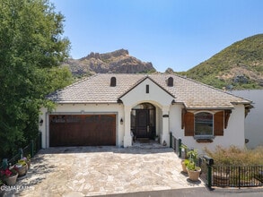 Building Photo - 2094 Trentham Rd