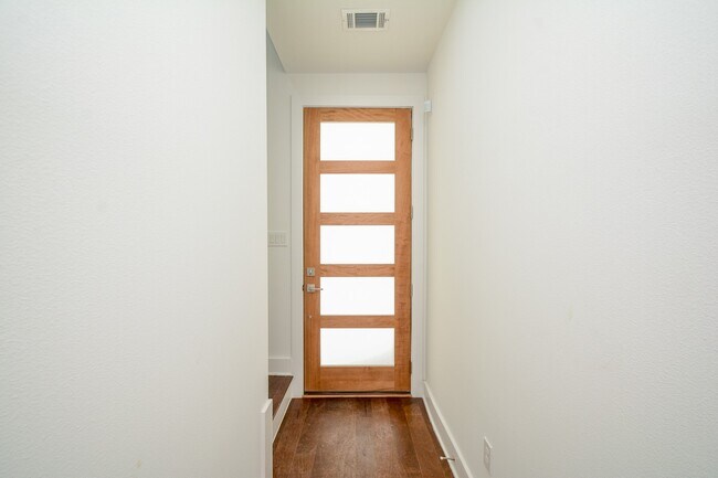 Building Photo - 426 Sikes St