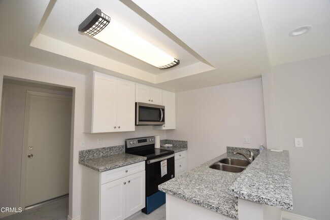 Building Photo - 630 Chapala Dr