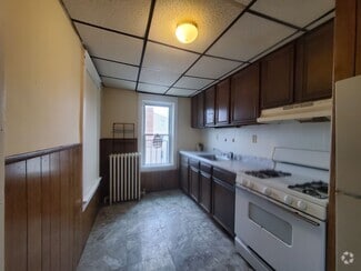 Building Photo - 902 N 5th St