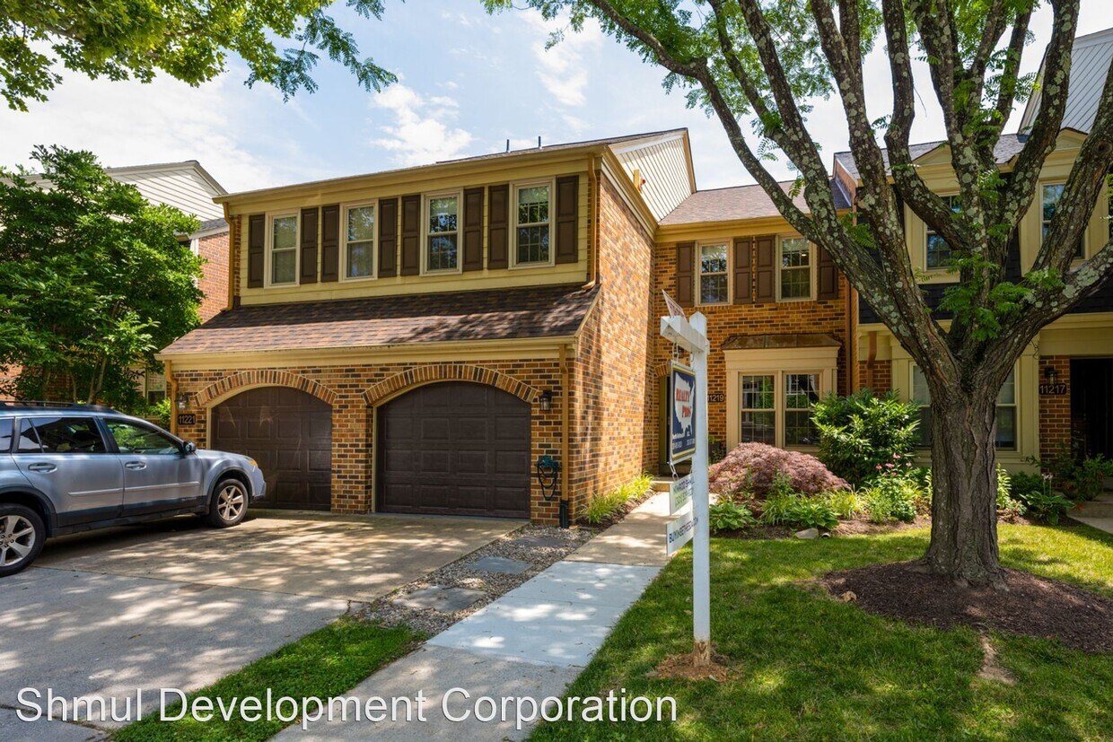 Primary Photo - 4 br, 3.5 bath House - 11219 Empire L