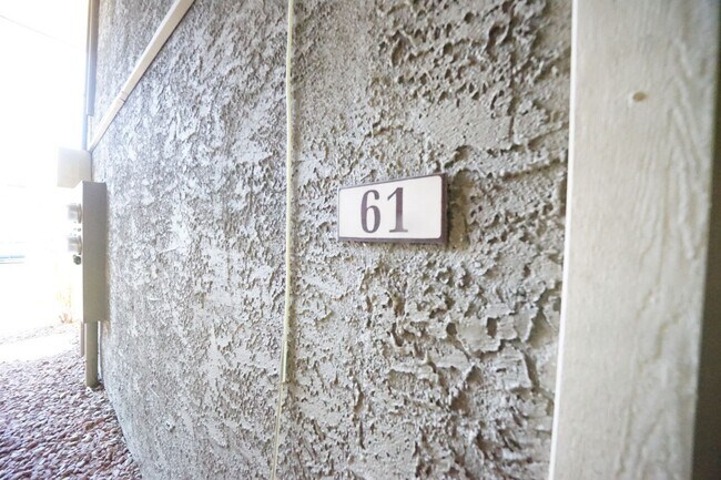 Foto del edificio - SHOWINGS AVAILABLE NOW