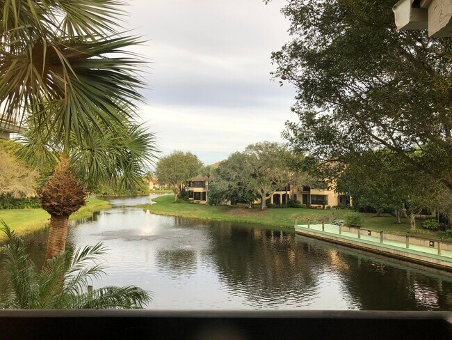 Building Photo - 16870 Island Cove Dr