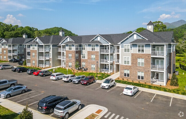 Building Photo - Palisades at Plott Creek