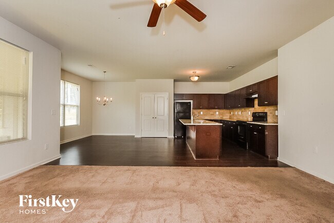 Building Photo - 126 Daisy Cir
