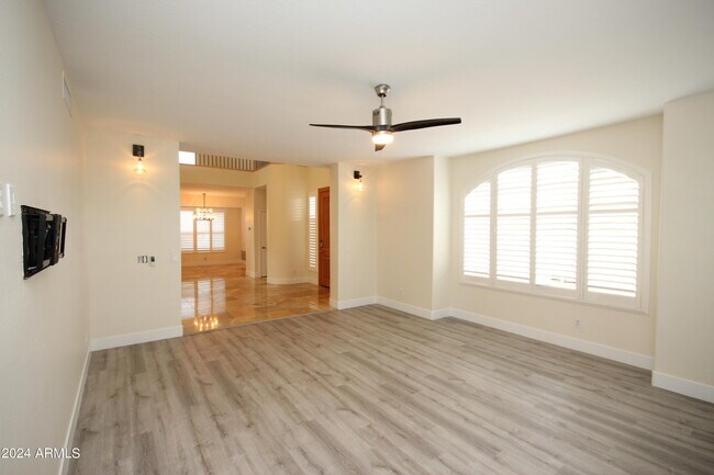 Building Photo - 5602 W Melinda Ln