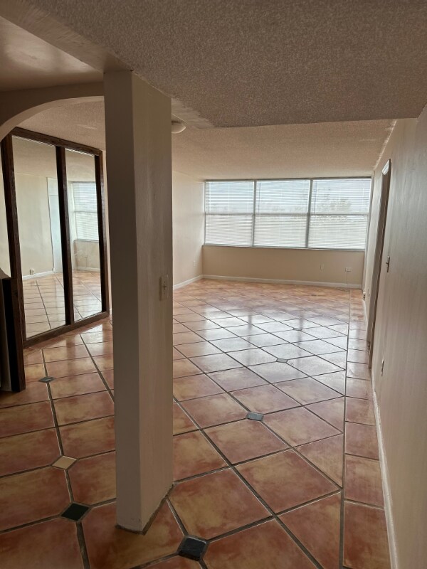 Foto del edificio - 1300 NE Miami Gardens Dr