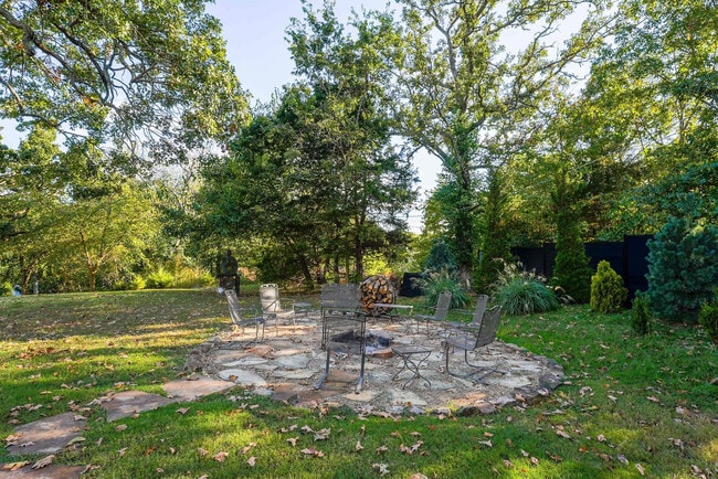 Building Photo - 14807 Dutchmans Dr