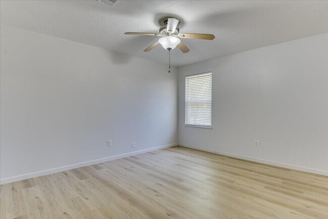 Building Photo - 3823 Fairington Dr