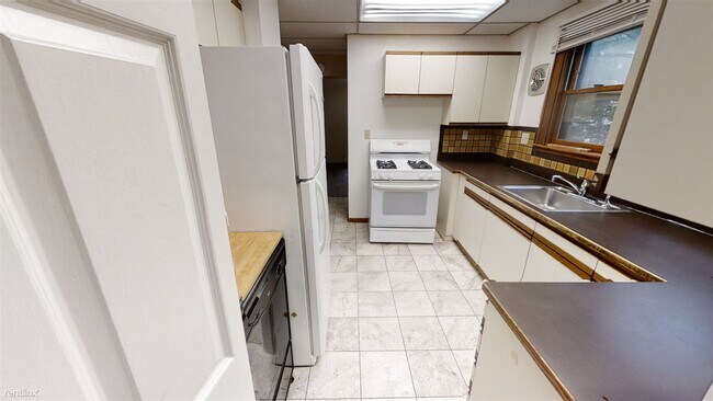 Building Photo - 5 br, 2 bath House - 811 Sylvan Ave Entire...