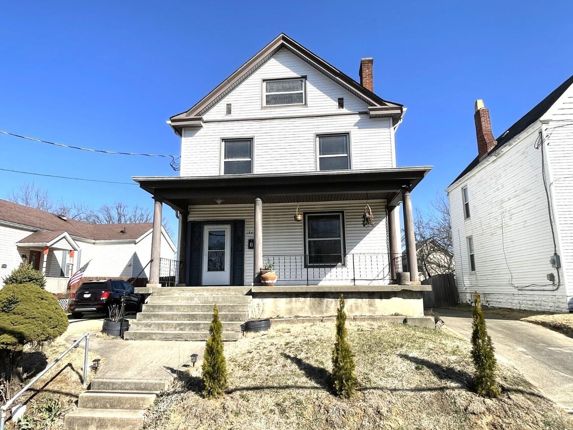 Primary Photo - 1944 Maple Ave