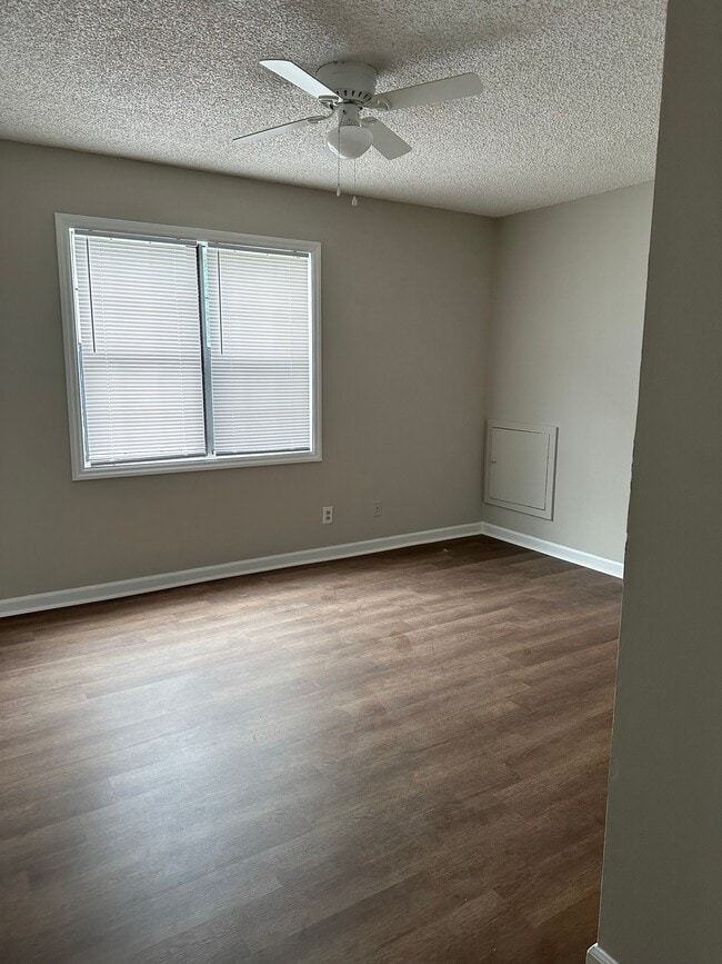 Building Photo - 1024 Fir Pl