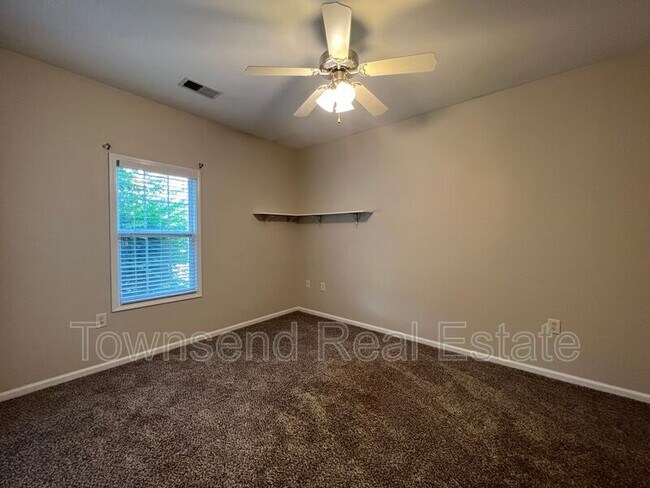 Building Photo - 621 Marshtree Ln