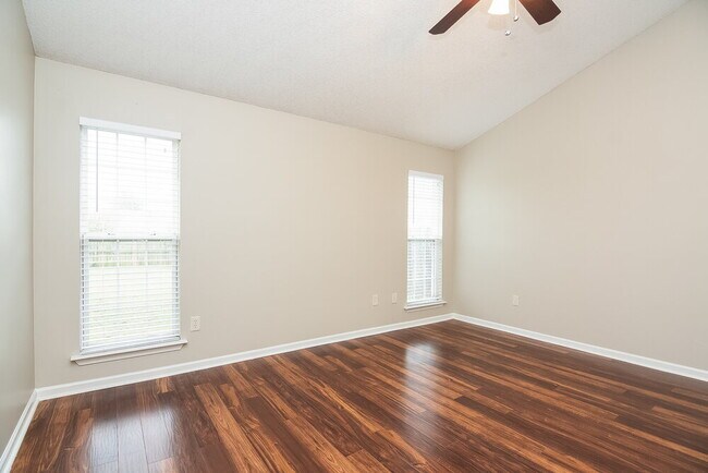 Foto del edificio - 1813 Cherry Creek Dr