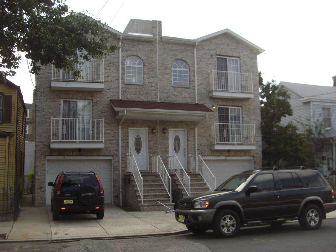 Primary Photo - 139 Linden Ave