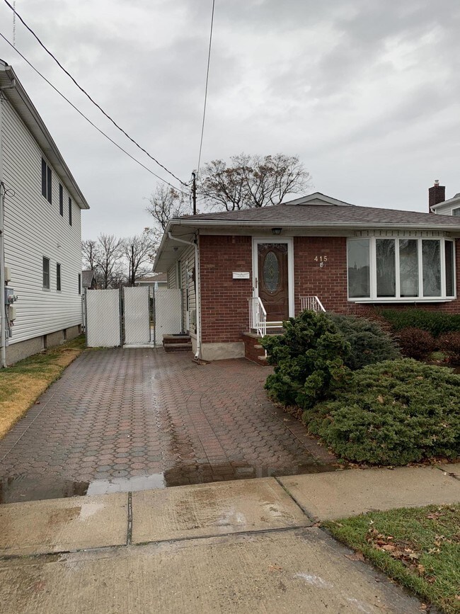 Building Photo - 415 Winchester Ave