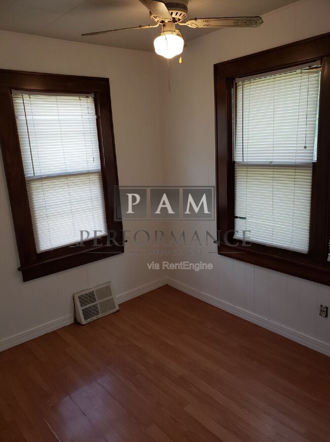 Foto del edificio - 3770 E Holmes Ave