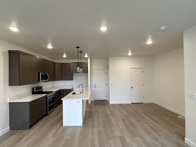 Building Photo - 4712 W Miramonte Wy