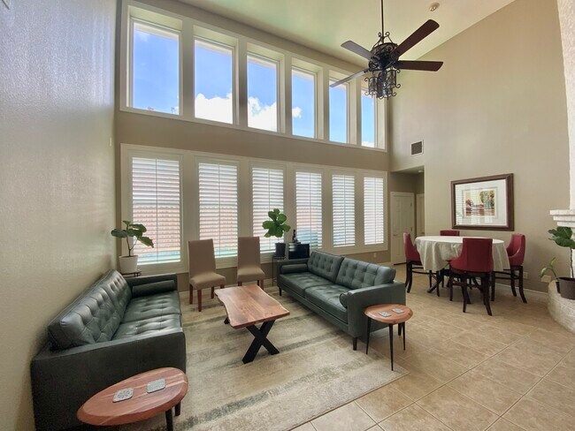 Building Photo - 612 Killarney