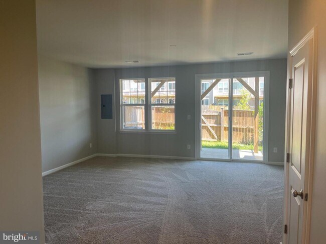 Foto del edificio - 419 Foxglove Way