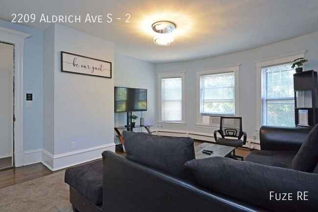 Foto del edificio - 2209 Aldrich Ave S