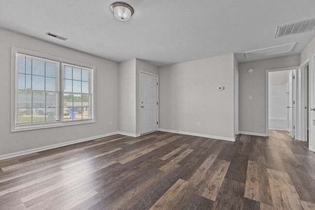 Building Photo - 40 Coats Cir