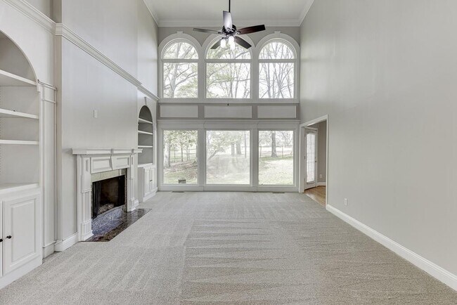 Foto del edificio - 9345 Riverclub Pkwy