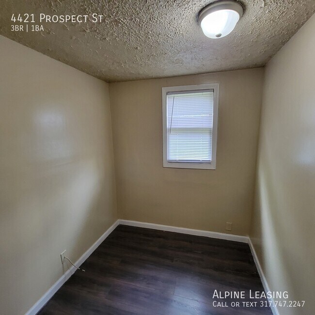 Foto del edificio - 4421 Prospect St