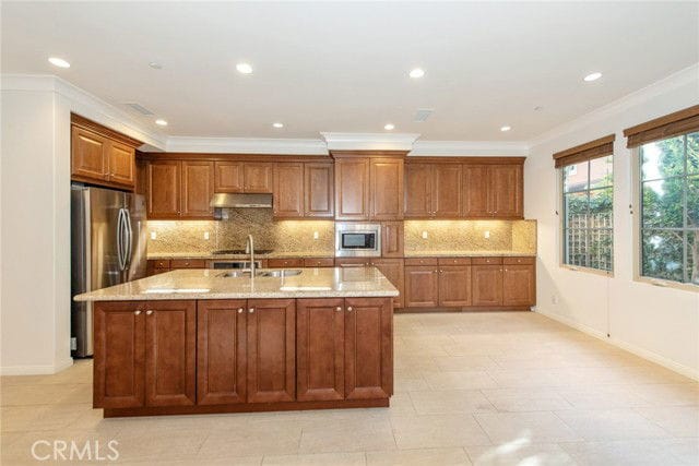 Building Photo - 83 Bianco