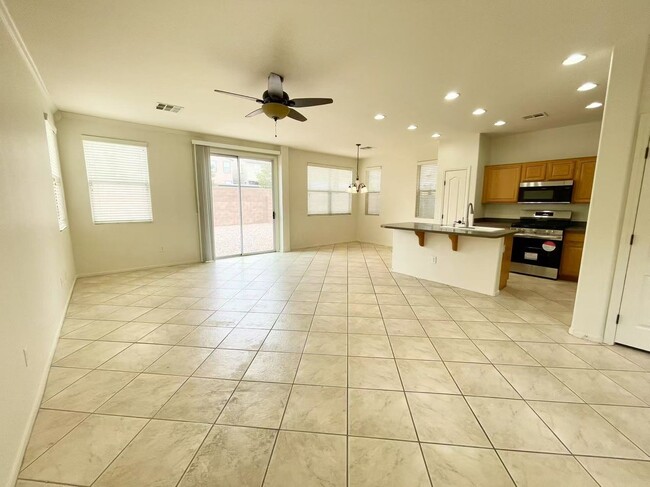 Building Photo - Gorgeous 3 bed, 2 1/2bath home.