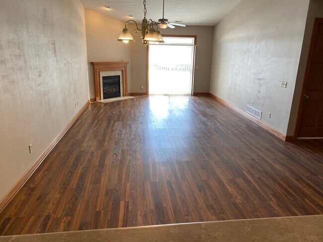 Building Photo - 10251 Marblewing Rd