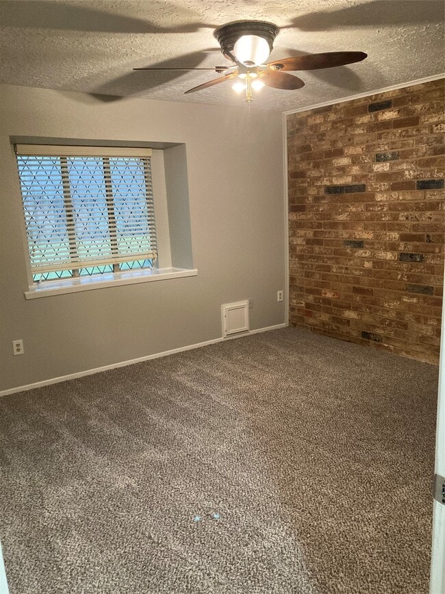 Building Photo - 3918 Laura Leigh Dr