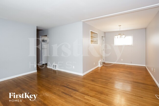 Foto del edificio - 1095 Ozment Dr