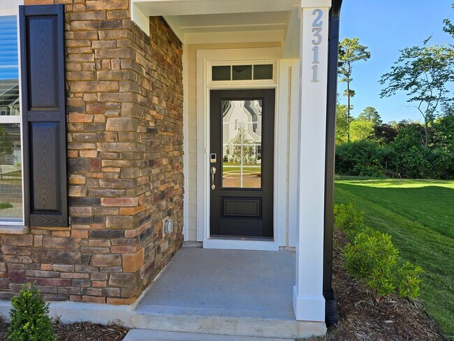 Foto del edificio - Stunning BRAND NEW 5 Bedroom / 4 Bath Home...