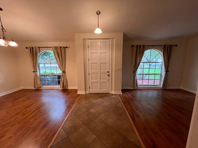 Building Photo - 345 Silver Pine Dr