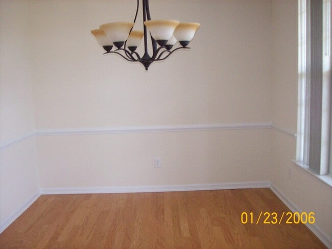 Building Photo - 3 Bedroom, 2.5 Bath Home in Bonnie Vista C...