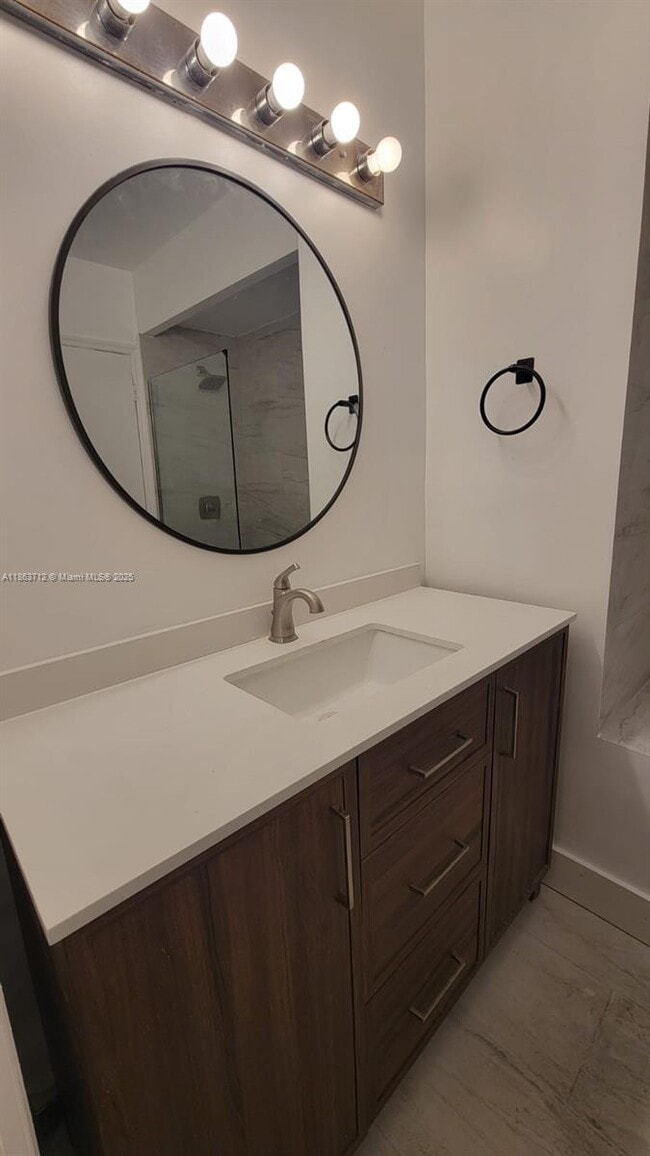 Foto del edificio - 2424 SE 17th St