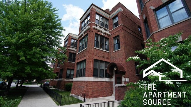 Building Photo - 3149 W Medill Ave
