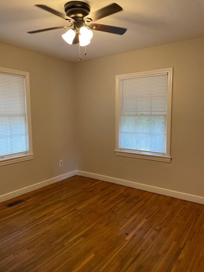 Foto del edificio - Two bedroom one bath!