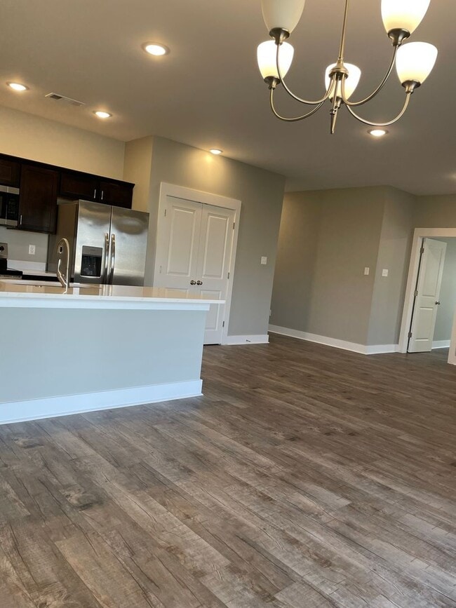 Building Photo - 3 Bedroom, 2 Bath Home in Valley View