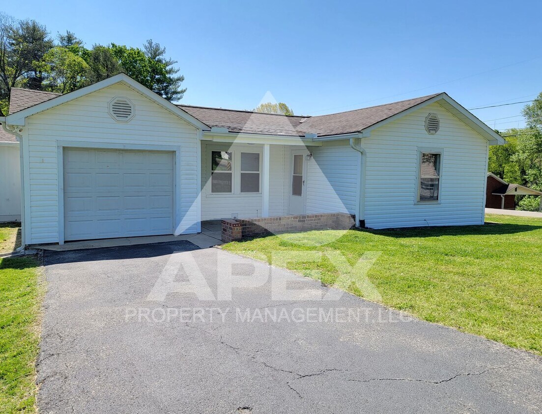 Primary Photo - Cute 2 Bd - 1 Ba Single Family Home w/Gara...