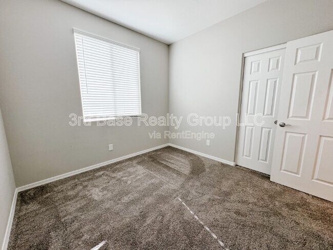 Foto del edificio - 20167 W Buchanan St