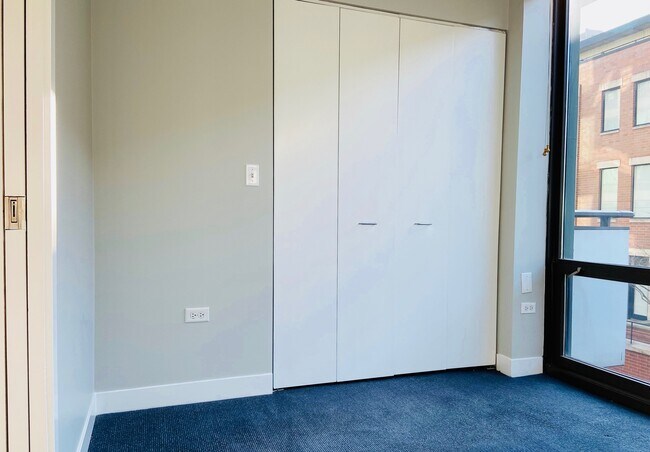 Foto del edificio - 660 W Wayman St