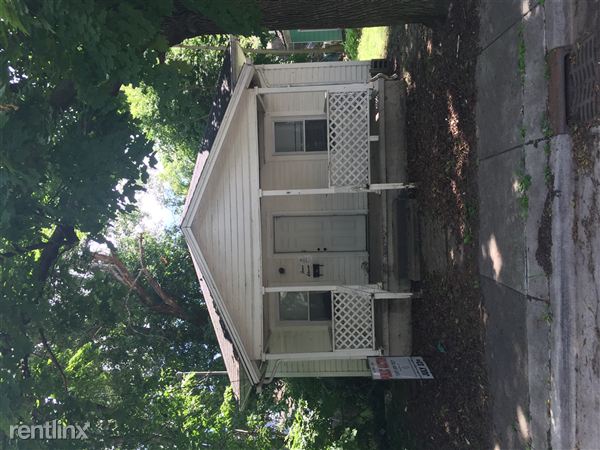 Building Photo - 411 Pleasant St