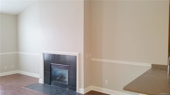Building Photo - 2119 Pinecroft Dr