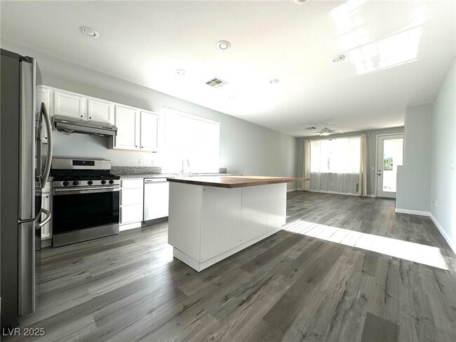 Building Photo - 10668 Oak Apple Ave